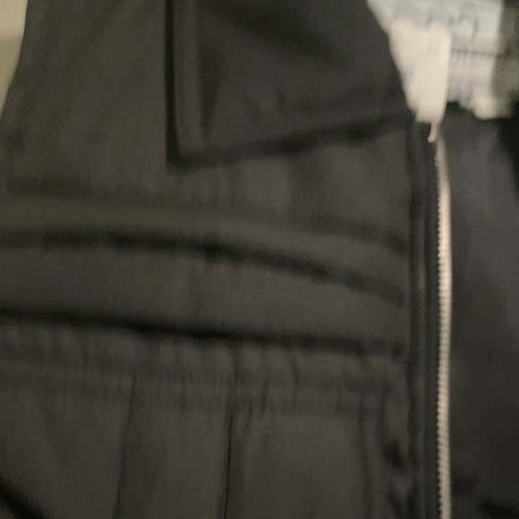 Boys black puffer vest size small - Picture 3 of 5